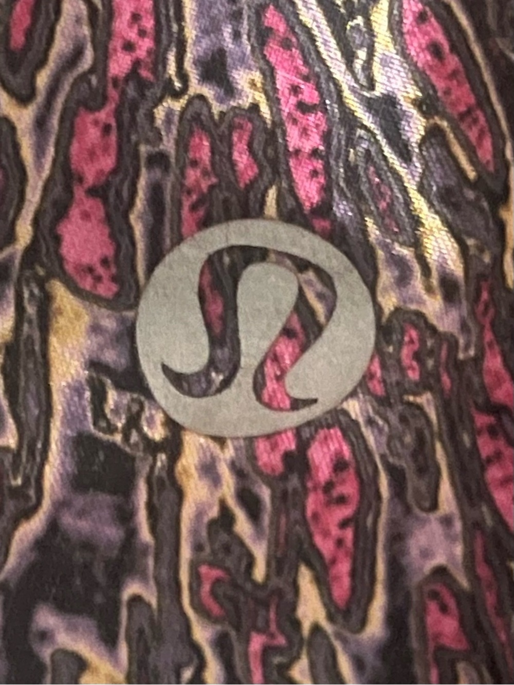 Lululemon Speed Up Low-Rise Short 2.5"
Topography Multi / Graphite Grey Size 4 - Picture 8 of 10